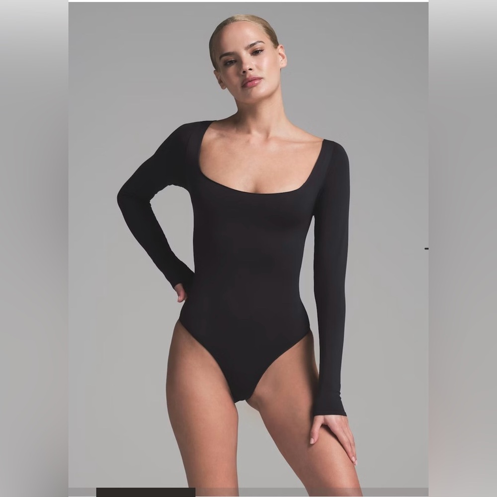 SKIMS Essential Bodysuit NWOT